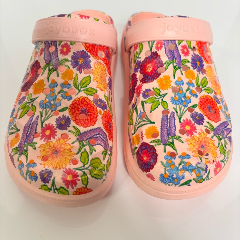 Joybees Women’s Floral Pink Slip-On Crocs Size 7 Wide